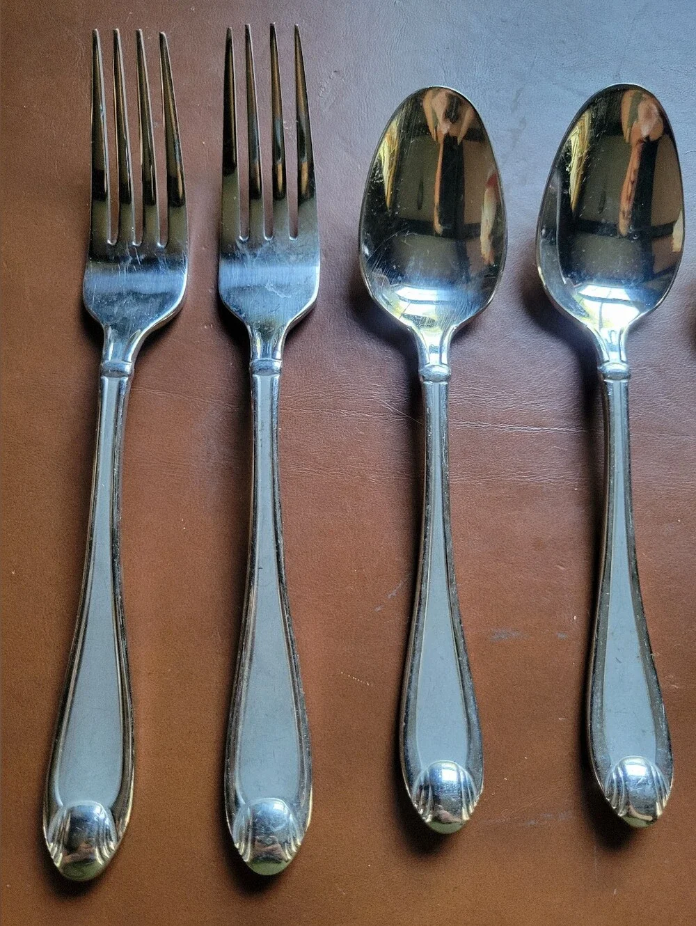 Oneida Polished Silver Stainless Flatware - Forks & Spoons Set